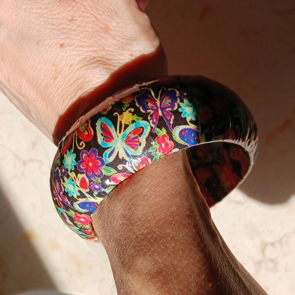 Butterfly and floral bracelet - Picture 2 of 3